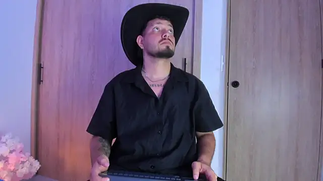הופעת וובקאם של my_max