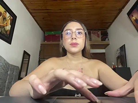 Mia_squirtlatin – webcam-show