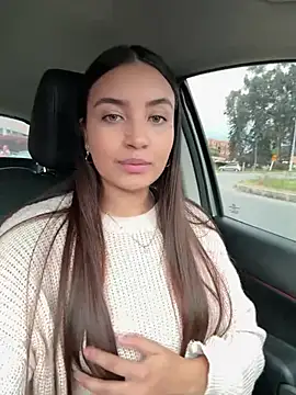 aisha_es Adlı Modelin Canlı XXX Sohbeti