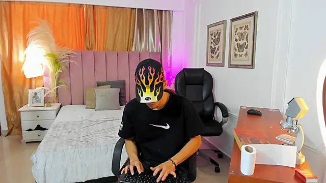 your_d0ll1 Adlı Modelin Canlı XXX Sohbeti