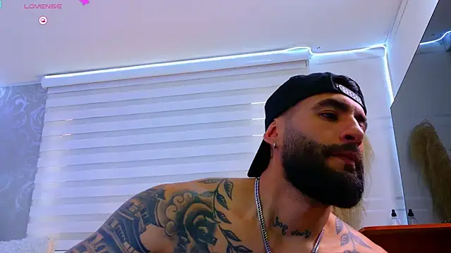 leocross11's Live XXX Chat