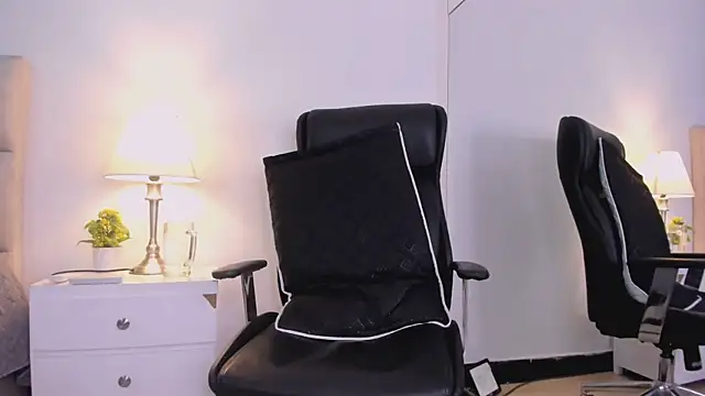 Chriss_Diamond: διαδικτυακό σόου στην κάμερα