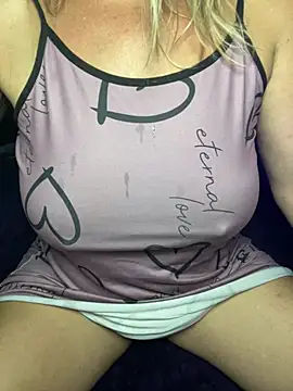 TrenaAnne's Live XXX Chat