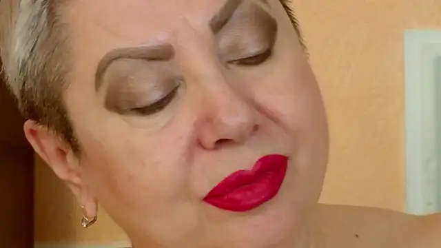 LadyPosh Adlı Modelin Canlı XXX Sohbeti