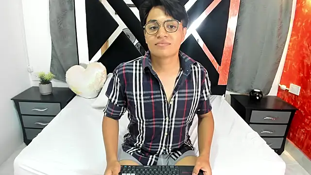 Show modela NicoVega69 na web-kameri