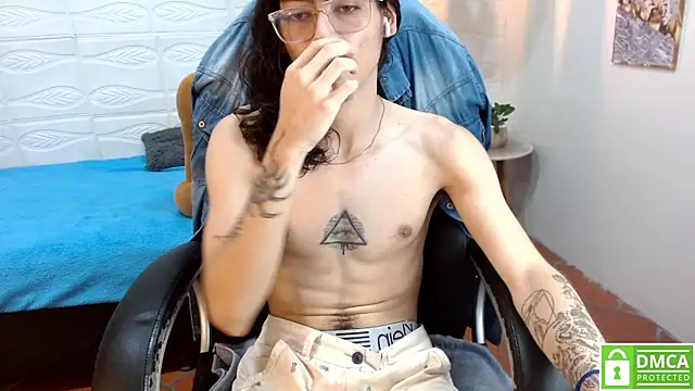 צ'אט XXX בשידור חי של bigcock_robert