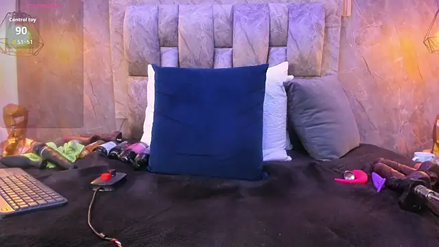 blondehorny699's Live XXX Chat