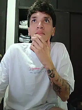 H3ll_B0Y_ Chat XXX in diretta