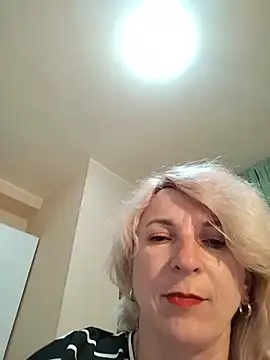 Czat XXX na żywo – AhlyssaLove1155