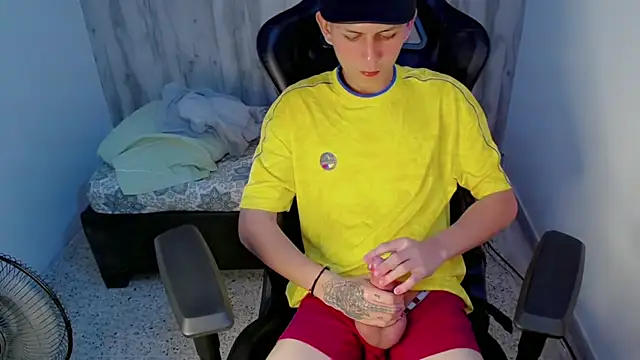 Hot_athletes_ Show in webcam