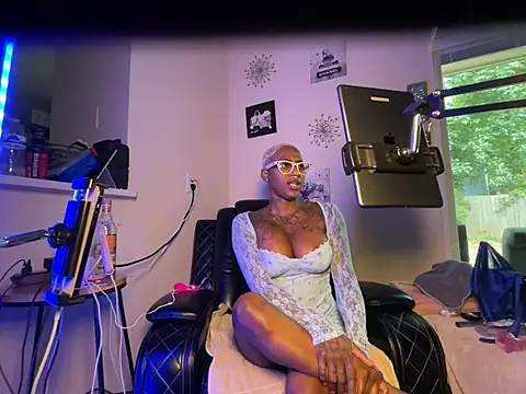 VixenCapri Chat XXX live