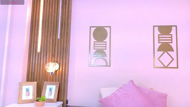 JuliaaVega Adlı Modelin Canlı XXX Sohbeti