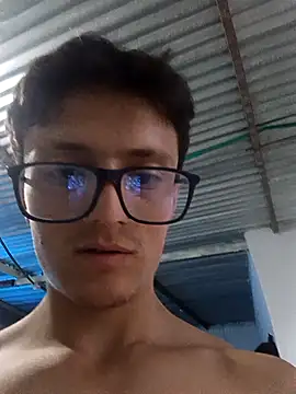 Davitfitnosuke লাইভ XXX চ্যাট