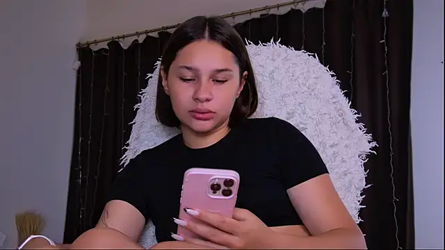 Czat XXX na żywo – KimClarks_
