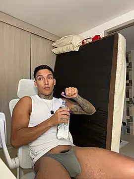 sendfer Adlı Modelin Canlı XXX Sohbeti