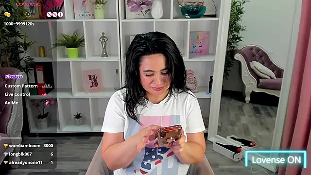 EmaBrownie's Live XXX Chat
