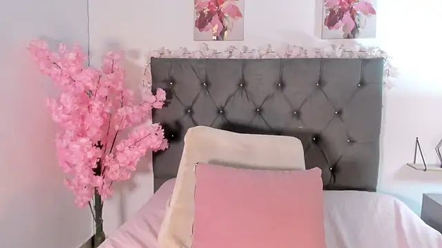 Chat +18 de SagiraBelle ao vivo