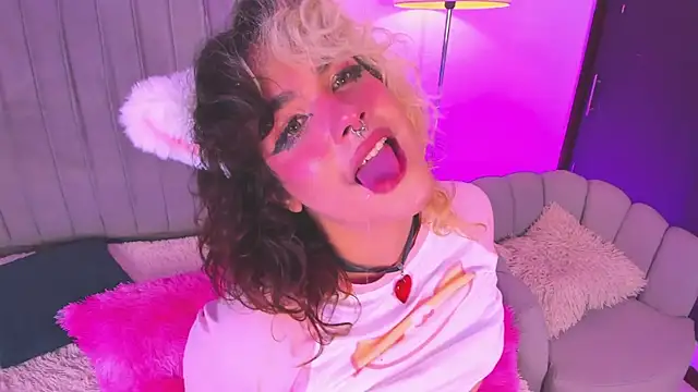 צ'אט XXX בשידור חי של Hunter_Pheach