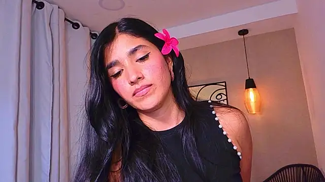 Chat +18 de Lia_Mar_ ao vivo