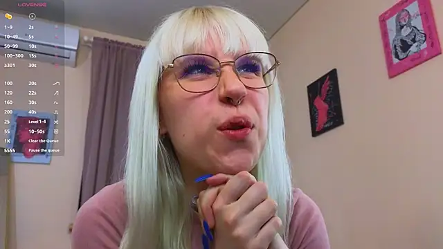 t_blonde élő XXX-chatje