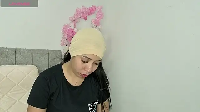 Show modela Sweet_hot_mia na web-kameri