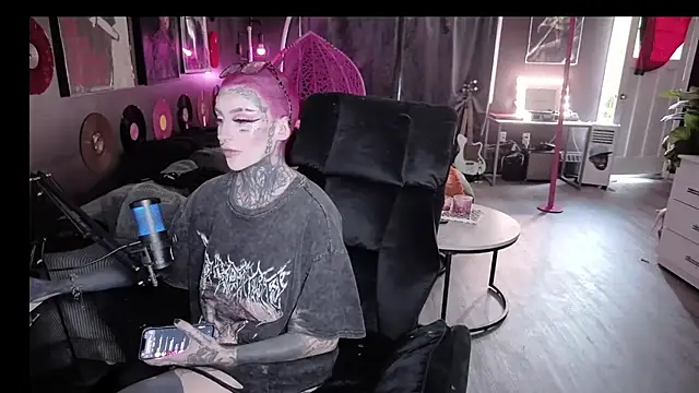 bambitatted's Live XXX Chat