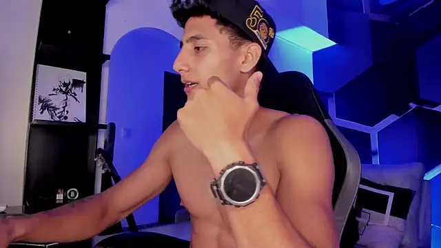 MaxiimoRomano_'s Live XXX Chat