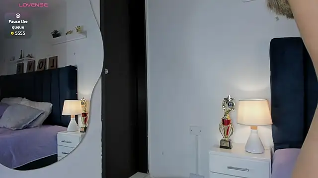 Ema_porcaroli Adlı Modelin Canlı XXX Sohbeti
