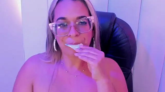 Chat +18 de MHONIKBELUCCI ao vivo
