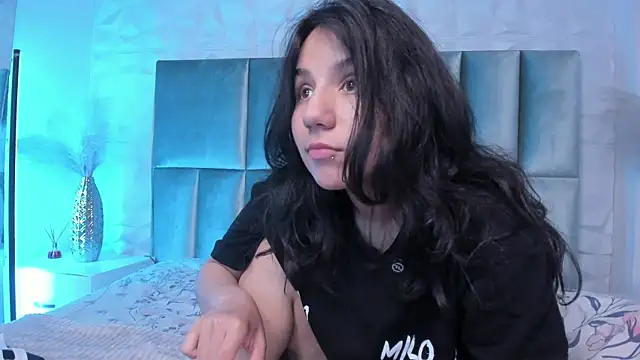 HollyPeach's Live XXX Chat