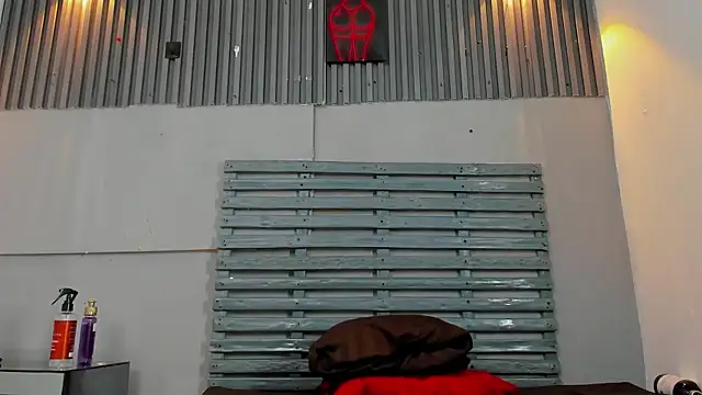 Chat +18 de Thomas_Woolf ao vivo