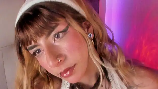 adhalee_js' Live XXX Chat