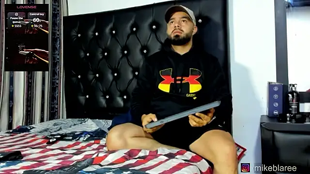 Chat +18 de mikeblaree ao vivo