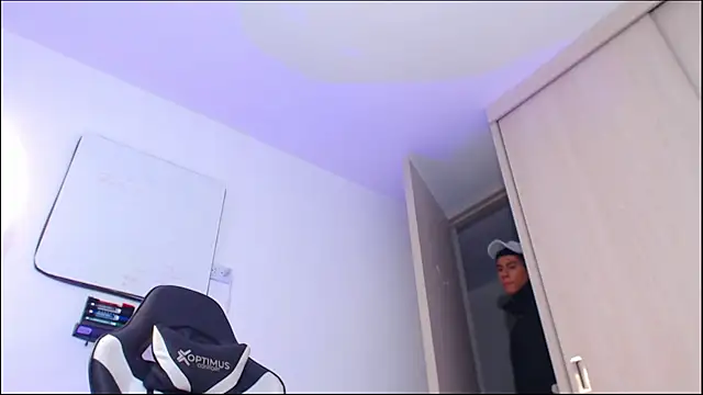Valerio_20 Adlı Modelin Canlı XXX Sohbeti