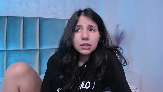 XXX chat uživo modela HollyPeach