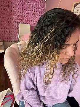 AngelPinkk_ Adlı Modelin Canlı XXX Sohbeti
