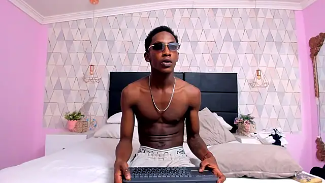 XXX chat uživo modela TysonGarcia