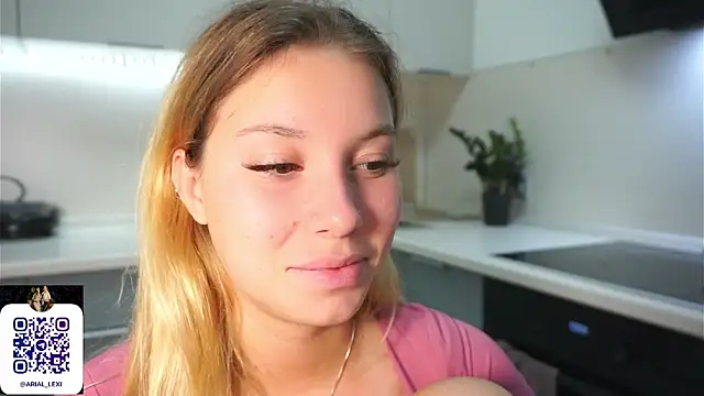 Sairallyn Adlı Modelin Canlı XXX Sohbeti