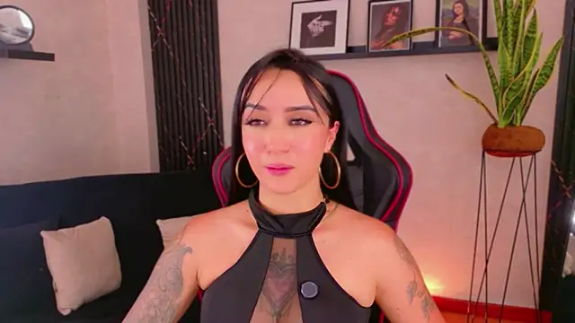 EmmyEvans1's Live XXX Chat