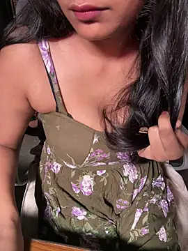 Lucky_Flora Chat XXX live