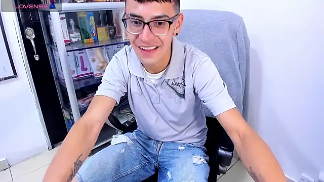 แชท XXX สดของ Alexx_bigcockk