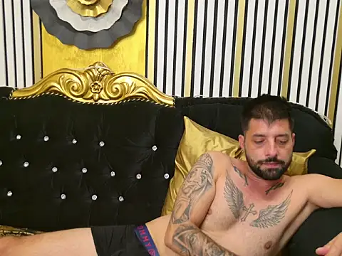 XXX chat uživo modela TommyDum