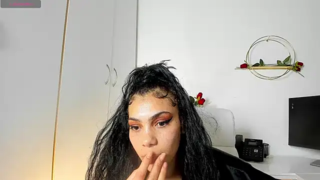 צ'אט XXX בשידור חי של TattoedLexi_