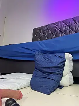 XXX chat uživo modela Aliceroys__