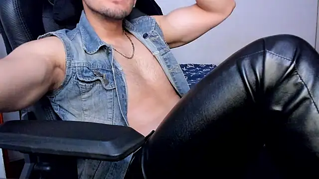 XXX chat uživo modela Tommy_Bred