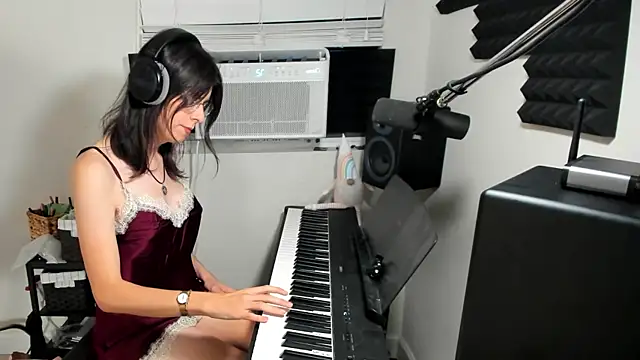 itschloelaurent Live XXX Chat