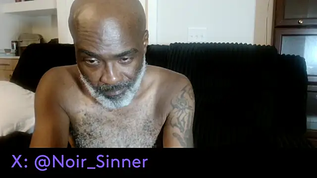 XXX chat uživo modela sinnernoir