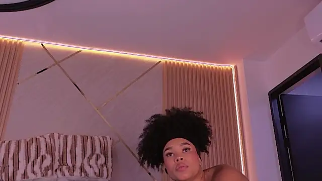 naia_blessed's Live XXX Chat