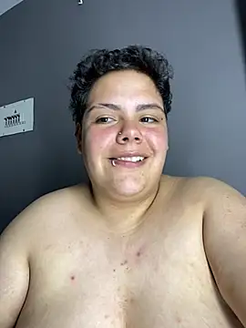 Hailey_Curvy élő XXX-chatje
