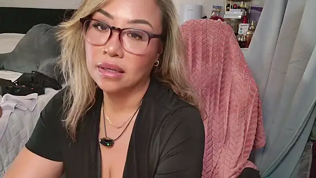 دردشة SpikedBella الجنسية المباشرة